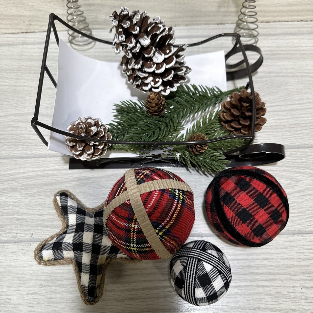 Mixed Media Buffalo‎ Plaid Sled 9.5x5x5" & Tree Toppers (Set of 2) 8" Holiday - Picture 3 of 4